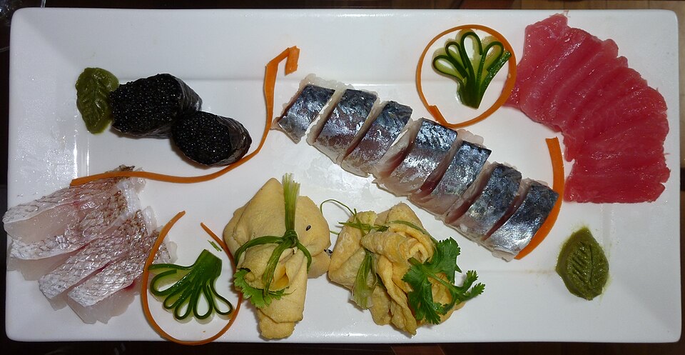 raw sushi — reference photograph